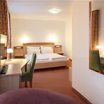 מלון Zeller's Quartier 4*